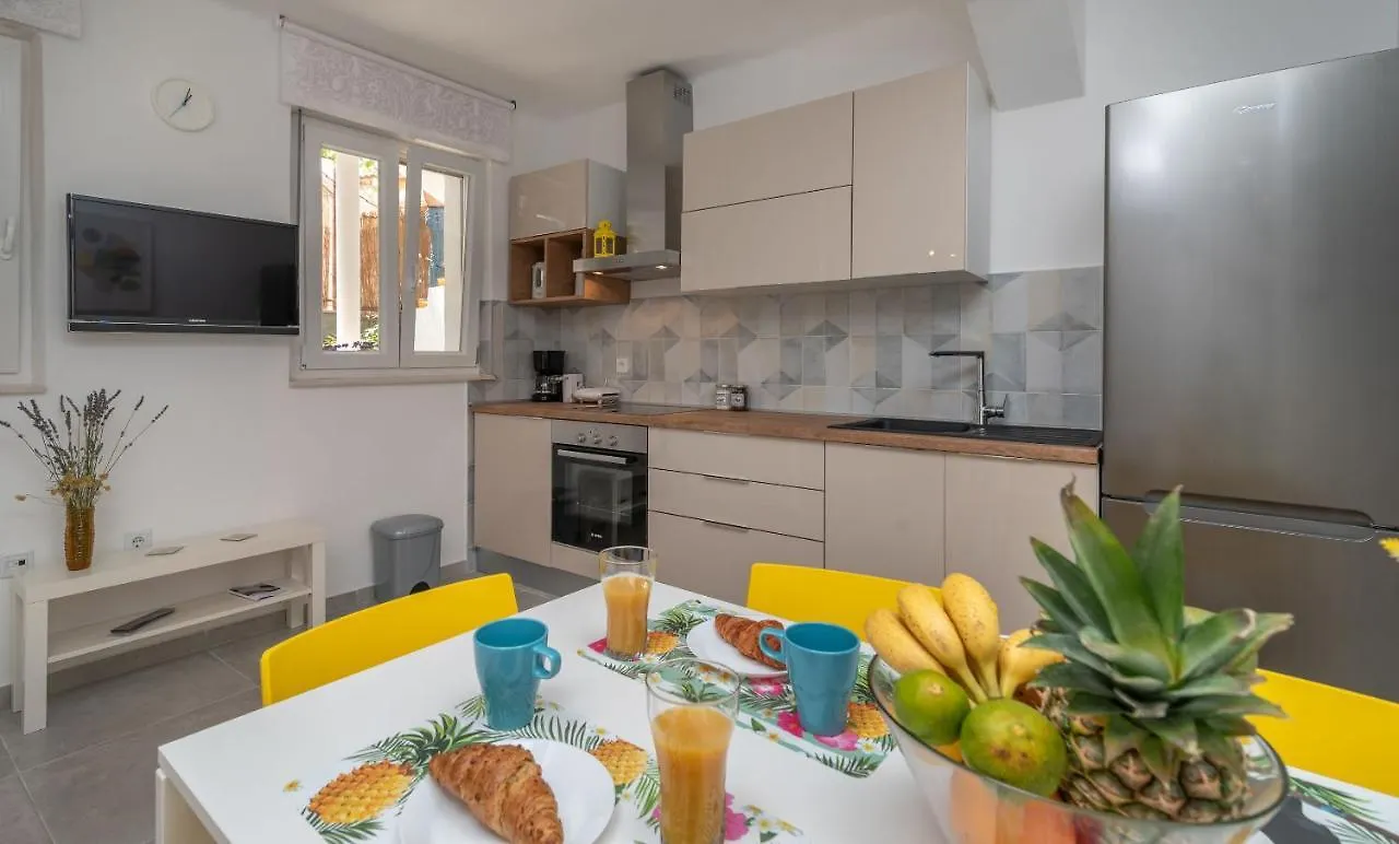 הוילה טרוגיר House Polus